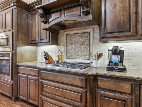2115 N Hill Dr, Irving, TX, 75038-6218 | Card Image