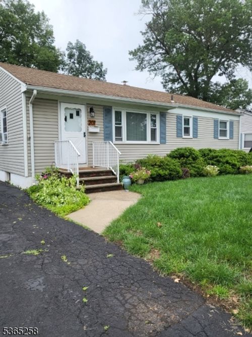 207 Charlotte Ave, South Bound Brook, NJ, 08880-1207 | Card Image