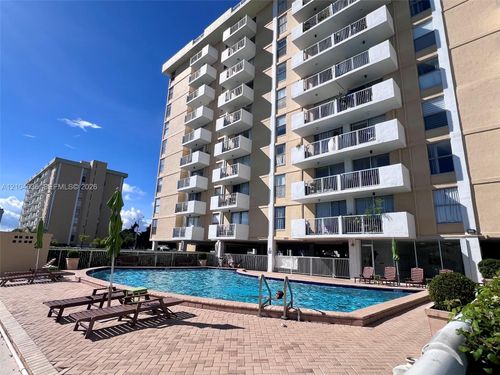810-2020 Ne 135th St, North Miami, FL, 33181-2170 | Card Image