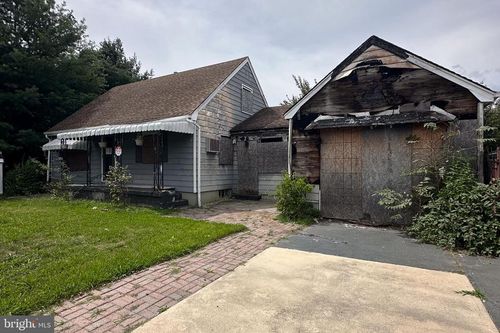 2522 Whitehorse Mercerville Rd, Hamilton, NJ, 08619-1802 | Card Image