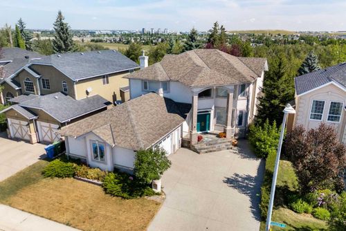 250 Diamond Dr Se, Calgary, AB, T2J7C8 | Card Image
