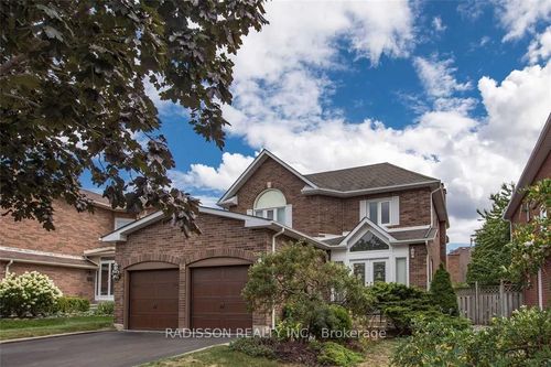 84 Tomlinson Cir, Markham, ON, L3R9J3 | Card Image