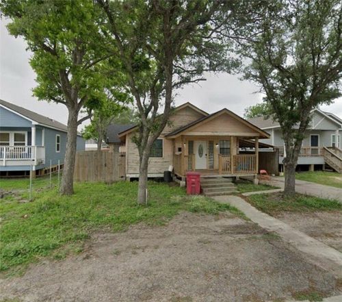 522 E Avenue D, Robstown, TX, 78380-3048 | Card Image