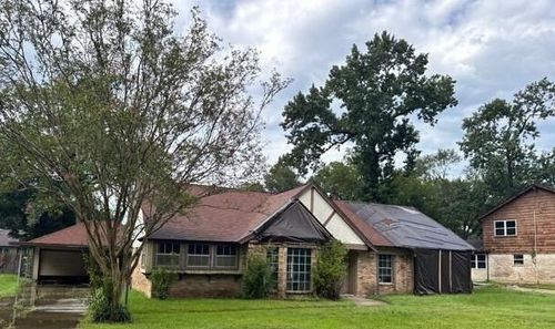 545 Roanoke Dr, Conroe, TX, 77302-3749 | Card Image