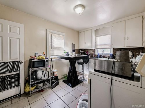 19433 Fenmore St, Detroit, MI, 48235-2254 | Card Image