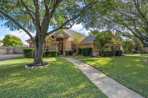 302 Canterbury Dr, Waco, TX, 76712-3992 | Card Image