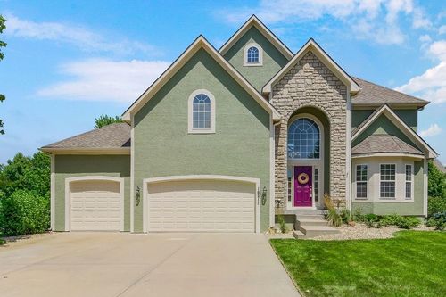 16211 S Locust St, Olathe, KS, 66062-3929 | Card Image