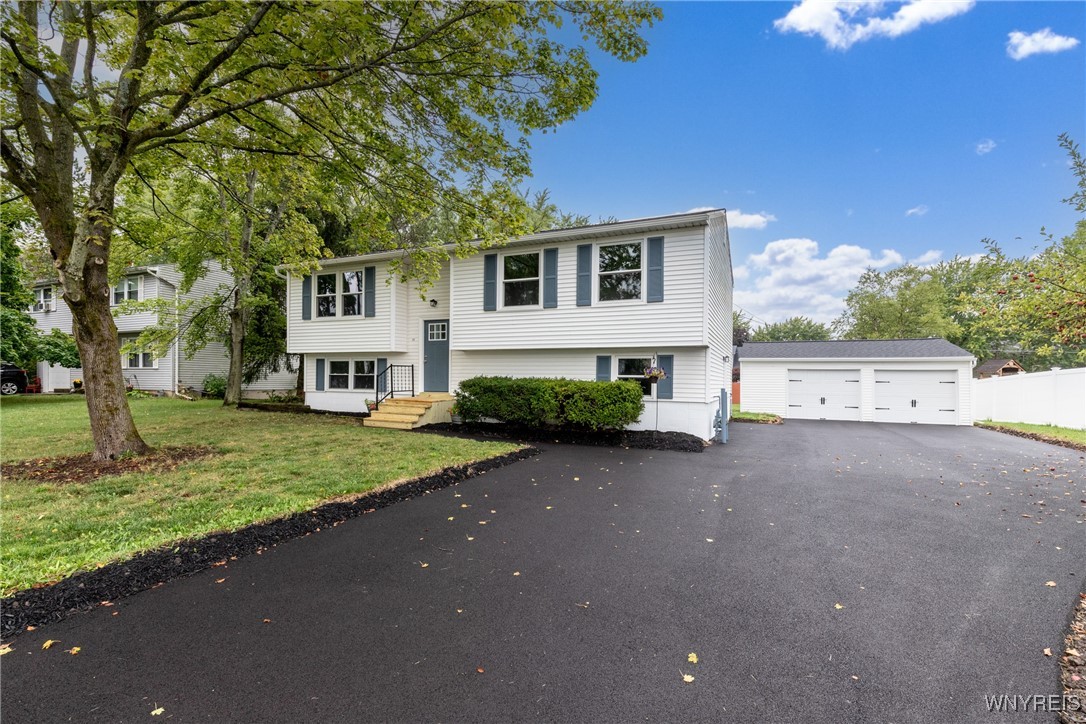 Tracey Ln, Grand Island, NY 14072