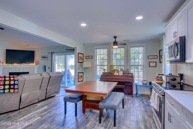 1752 Chadwick Shores Dr, House other with 3 bedrooms, 2 bathrooms and 2 parking in Sneads Ferry NC | Image 6