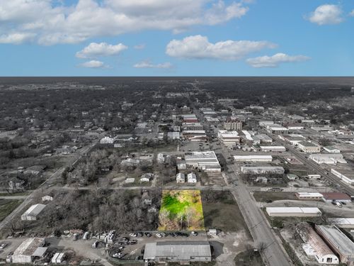 117 W 2nd St, Bonham, TX, 75418-4337 | Card Image