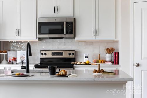 6013 Longar Ln, Charlotte, NC, 28269-4920 | Card Image