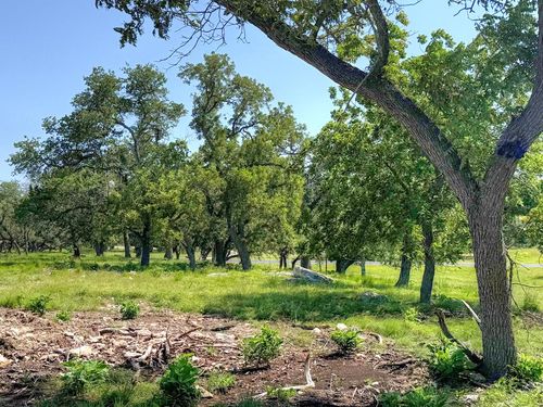 379 Inspiration Loop, Fredericksburg, TX, 78624-8413 | Card Image