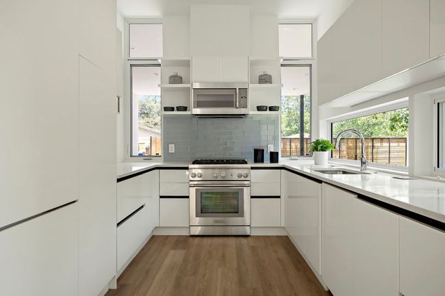 B - 5507 Manor Rd, House other with 4 bedrooms, 3 bathrooms and 4 parking in Austin TX | Image 5