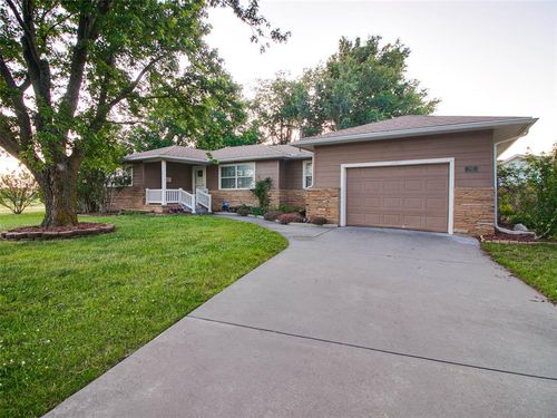 102 Sooner Dr, Stroud, OK, 74079-2221 | Card Image