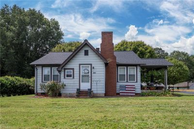 691 Salisbury Street, House other with 2 bedrooms, 1 bathrooms and null parking in Mocksville NC | Image 1