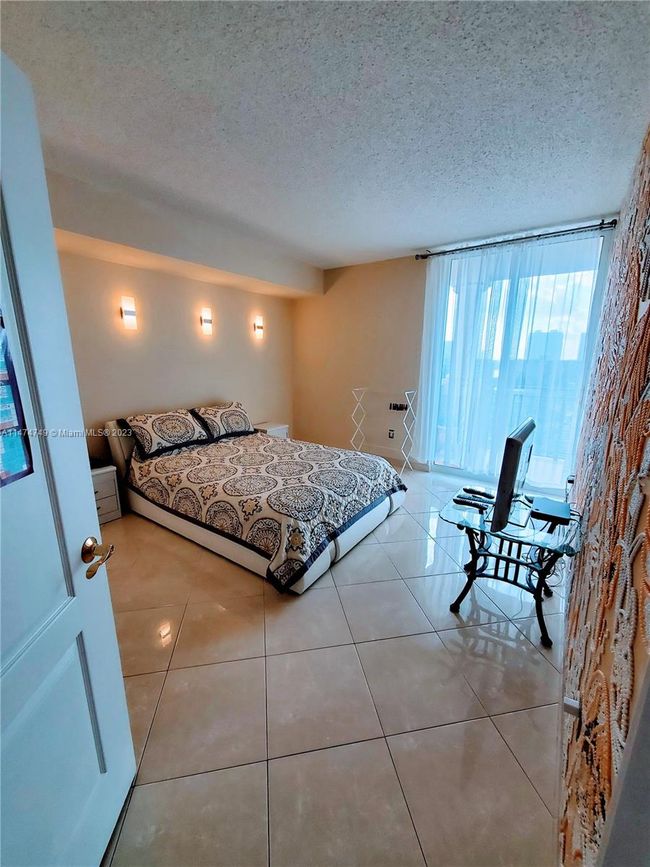 APT-906 - 17555 Atlantic Blvd, Condo with 2 bedrooms, 2 bathrooms and null parking in Sunny Isles Beach FL | Image 21