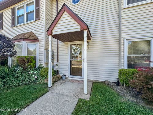 5 Forge Ct, Jackson, NJ, 08527-2239 | Card Image