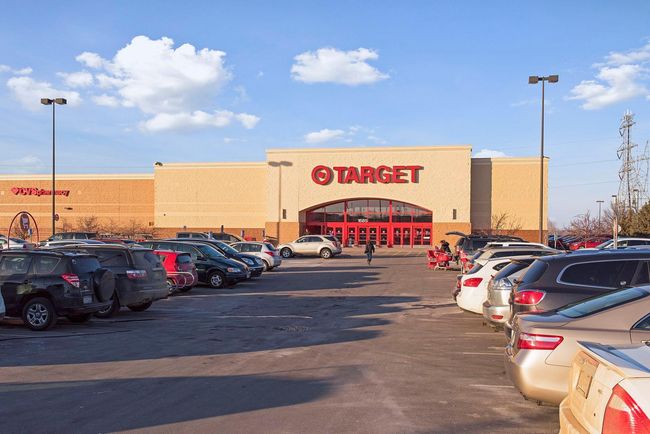 Shopping, dining, grocery & more just 1/4 mile away | Image 44
