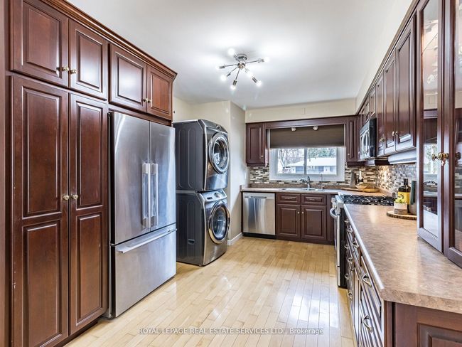 231 Elizabeth St S, House other with 6 bedrooms, 5 bathrooms and 4 parking in Brampton ON | Image 13