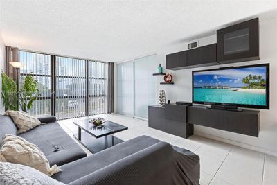 224 - 1000 Parkview Dr, Condo with 2 bedrooms, 1 bathrooms and null parking in Hallandale Beach FL | Image 2