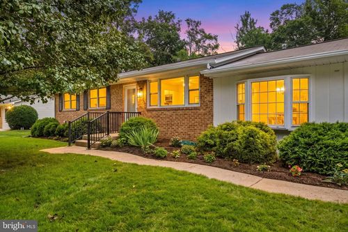 8618 Lantern Ln, CLINTON, MD, 20735-1928 | Card Image