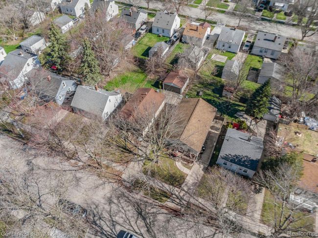 18949 Kenosha St, House other with 3 bedrooms, 2 bathrooms and null parking in Harper Woods MI | Image 22