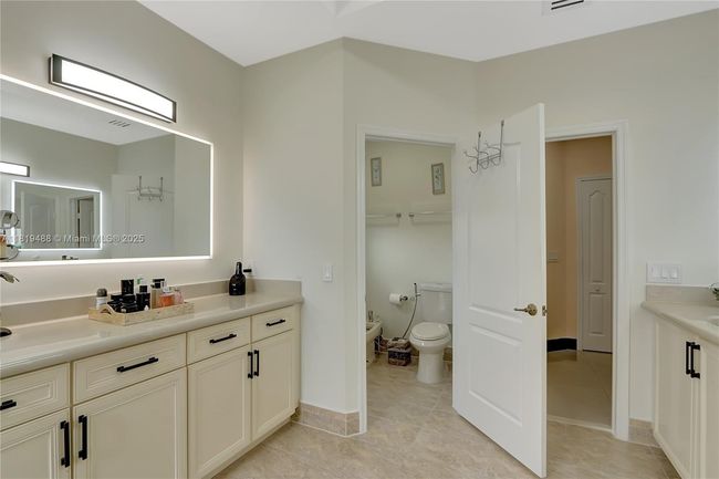 8902 Nw 178 Th Ln, House other with 4 bedrooms, 4 bathrooms and null parking in Hialeah FL | Image 35