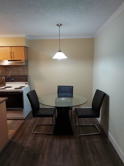 301 - 1945 Woodway Pl, Condo with 2 bedrooms, 1 bathrooms and 1 parking in Burnaby BC | Image 2