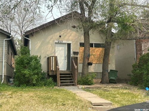 1337 Wascana St, Regina, SK, S4T4J4 | Card Image
