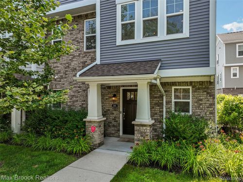 395 Glendale Ln, Ferndale, MI, 48220-2965 | Card Image
