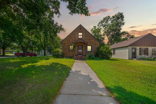 116 E Clinton St, Arlington, MN, 55307-9616 | Card Image