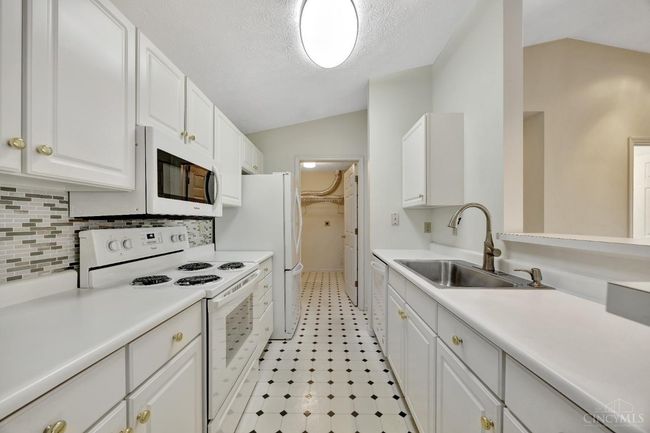 12041 Carrington Ln, Condo with 2 bedrooms, 2 bathrooms and null parking in Loveland OH | Image 13