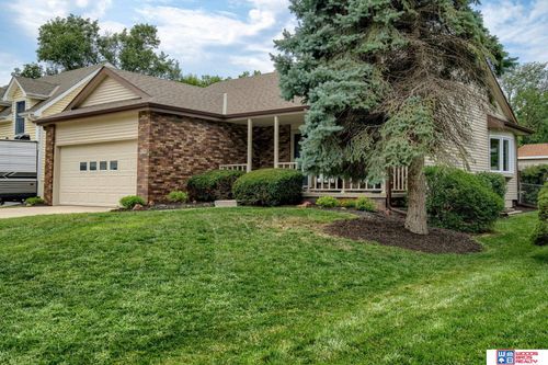 830 Glenridge Rd, Lincoln, NE, 68512-1749 | Card Image