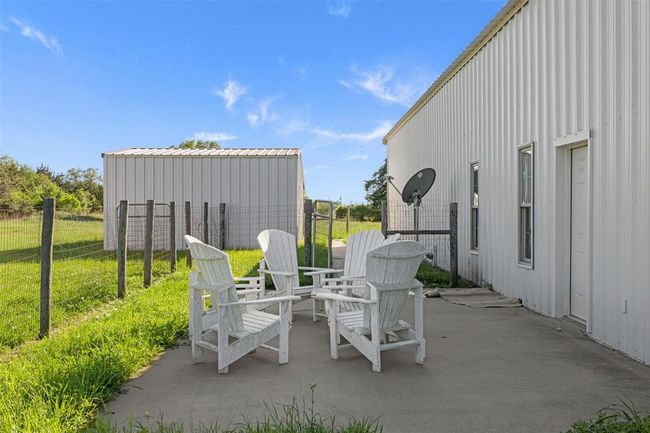 150 Huenefeld Ln, Home with 2 bedrooms, 3 bathrooms and 1 parking in Round Top TX | Image 7