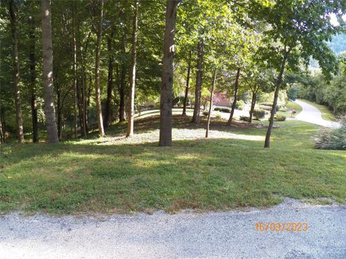 8-270 Somersby Pkwy, Laurel Park, NC, 28739-7716 | Card Image