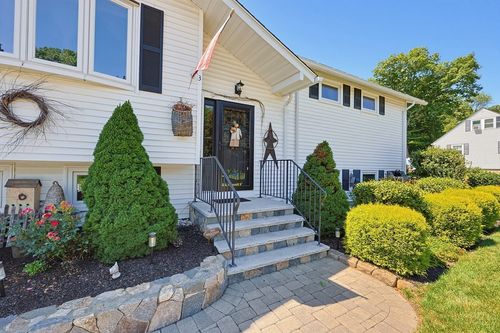 3 Cornell Dr, Milford, MA, 01757-1813 | Card Image