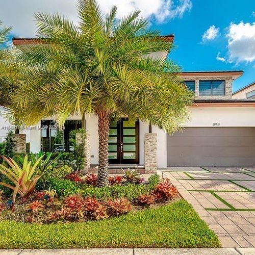 8981-8981 Nw 154th Ter, Miami Lakes, FL, 33018-1408 | Card Image