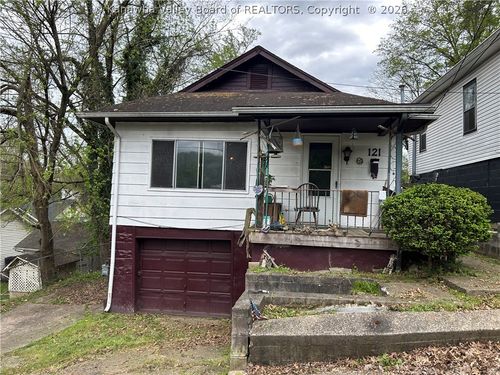 121 Marion St, Huntington, WV, 25705-1226 | Card Image