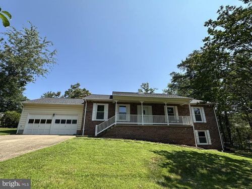 8332 Hilltop Ave, VIENNA, VA, 22182-5136 | Card Image
