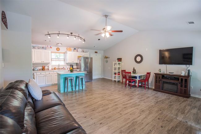 214 El Lago Rd, House other with 3 bedrooms, 2 bathrooms and null parking in Chico TX | Image 6