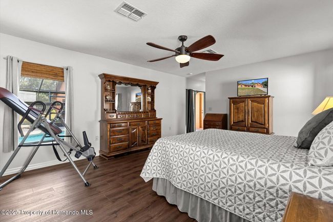 Suite Master Bedroom | Image 26
