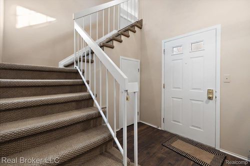 36952 Ridgedale Ct, Farmington Hills, MI, 48331-1838 | Card Image