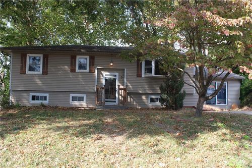 3 Country Club Ter, Lexington, MO, 64067-2209 | Card Image