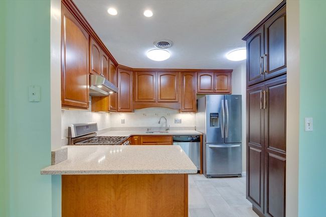 UNIT-4 - 3 Concord Greene, Condo with 2 bedrooms, 2 bathrooms and 1 parking in Concord MA | Image 8