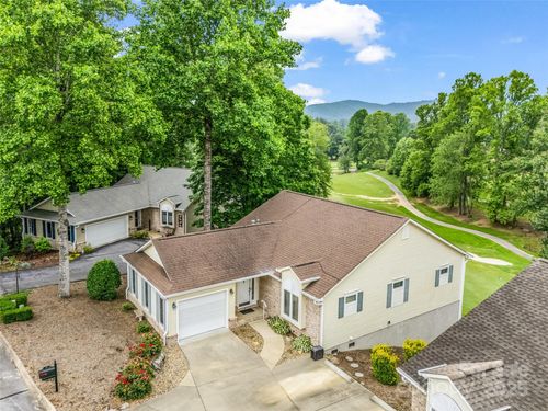 11 Wedge Ct, Hendersonville, NC, 28739-5821 | Card Image