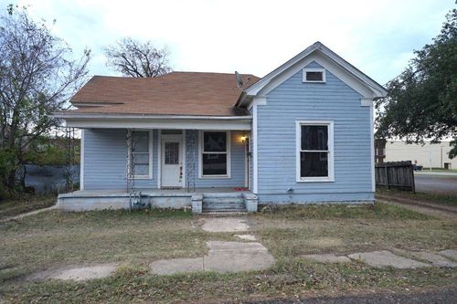 107 S Crockett Ave, Cameron, TX, 76520-3922 | Card Image
