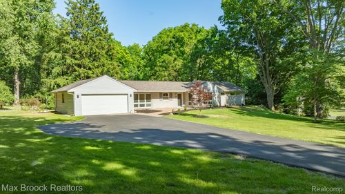 6041 Eastmoor Rd, Bloomfield Hills, MI, 48301-1438 | Card Image
