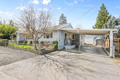 2590 Happy Valley Dr, Medford, OR, 97501-4563 | Card Image