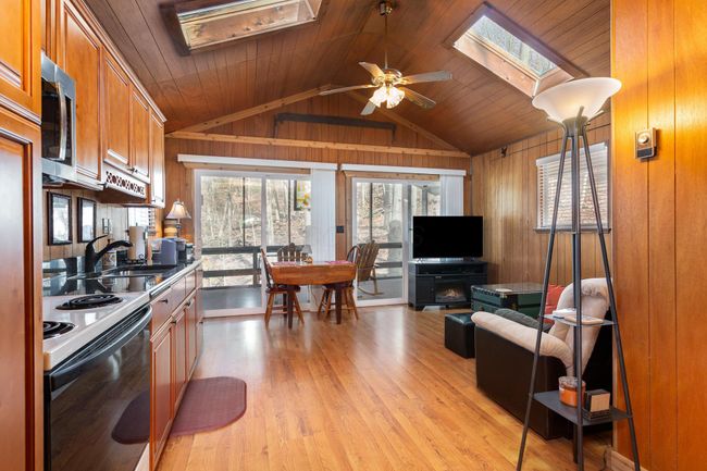 Open Kitchen, eating space and living room | Image 17