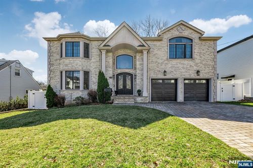 160 Lawrence Dr, Paramus, NJ, 07652-4423 | Card Image